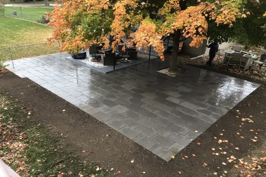 Reliable landscaping services in Burlington, IA. Our landscaping services at work in Burlington, IA.